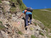 25 In alcuni tratti richiesto l'uso delle mani con piedi saldi